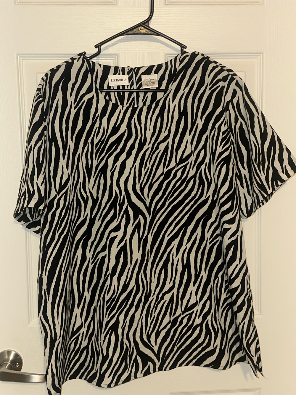 Liz Baker Black & White Zebra Print Short Sleeve Top